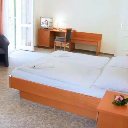 Del Porto Hotel Balatonfoeldvar Hotel *